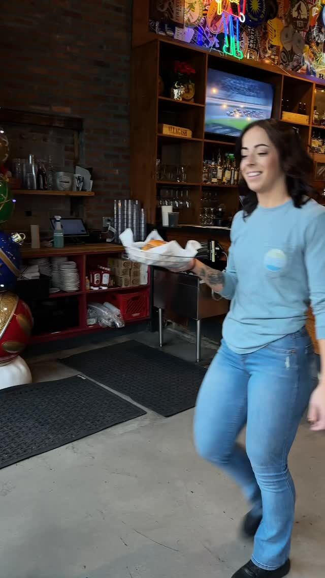 No customers harmed in filming of this video 😅👏
#relatable #serverlife #serverproblems #bistroonbridge #phoenixville