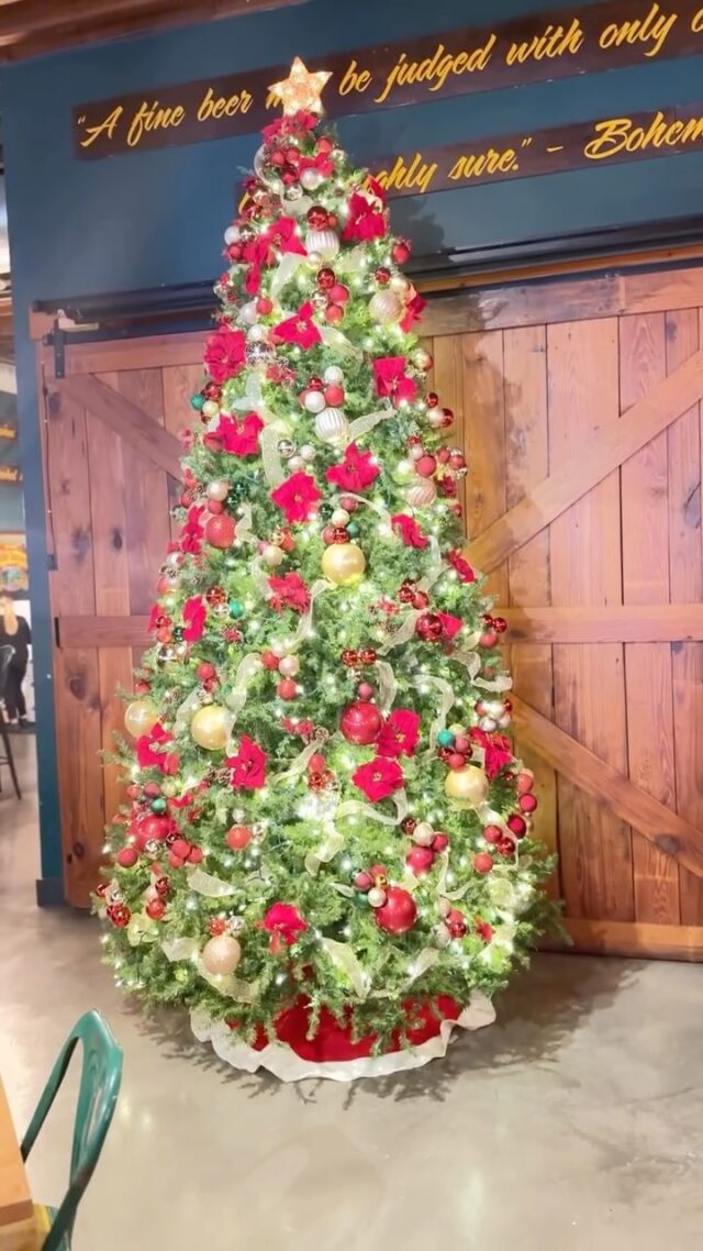 Let’s kick off Christmas with a bang! 🎄💥🎁
#bistroonbridge #christmas #christmasdecor #fireinthehole