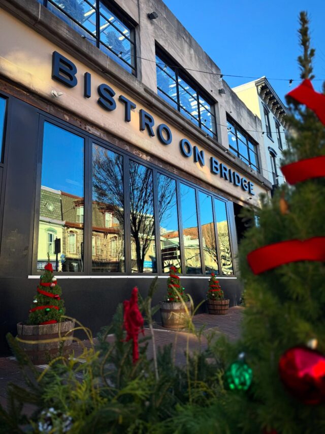 ✨ SMALL BUSINESS SATURDAY IS HERE ✨

And if there’s one truly beautiful thing about Phoenixville, it’s the Community of strong local businesses!

If you’re looking for a book, vinyl, a sweatshirt, sneakers, plants, chocolates, this town has it all! And of course, warm up to any number of eateries, coffee establishments, breweries & movie theatre lined up and offering gift cards as well!

Shoutout to the community & give them a follow if you haven’t done so already (and more to be added as day continues) And don’t forget, SUPPORT LOCAL whenever you can. They’re here because of YOU!

@therecordshop.pa @luluphoenixville @sweetbrewpxv @maddiescastlephoenixville @readsandcompany @soltanecafe @allkindsoffastphoenixville @perchplants @forever.changes @steelcitygalaxy @thecolonialtheatre @rushbowls_phoenixville @shoprefinery @weitzenkorns @bridgestreetchocolates @twistedcog 

Much Love, 
#bistroonbridge